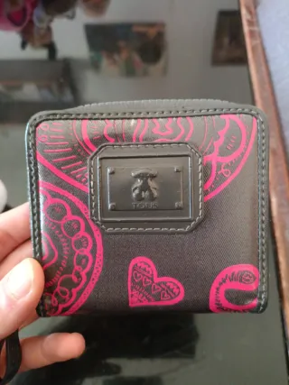 Carteras varias, de diferentes marcas y estilos