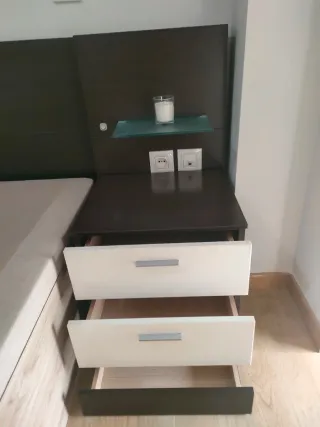 Cabecero con mesitas y estanterías + 1 cómoda