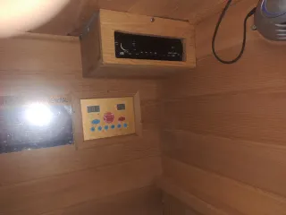 Sauna de madera con luces LED