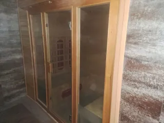 Sauna de madera con luces LED