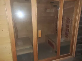Sauna de madera con luces LED