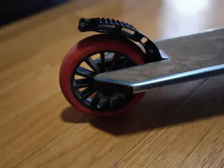 Patinete infantil, para niños de 6 a 9 años.