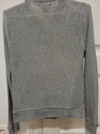 Bomber plateada con cremallera