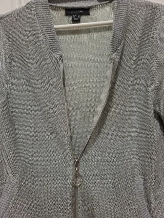 Bomber plateada con cremallera