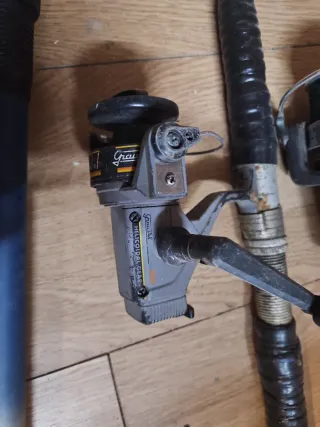 Lote 5 cañas de pesca con carretes