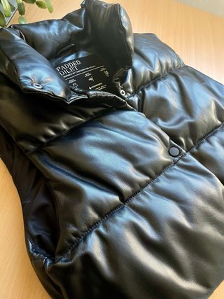 Chaleco corto Stradivarius negro T. XS