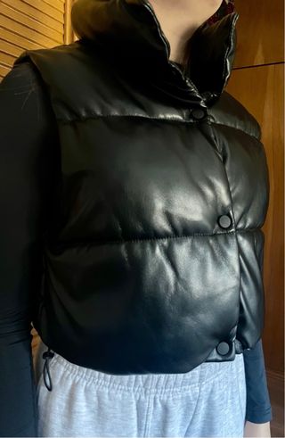 Chaleco corto Stradivarius negro T. XS