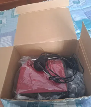 Mini TV Portátil Elekta B/W AM/FM Radio