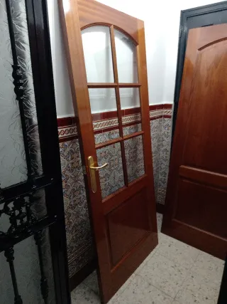 Puerta madera con cristal
