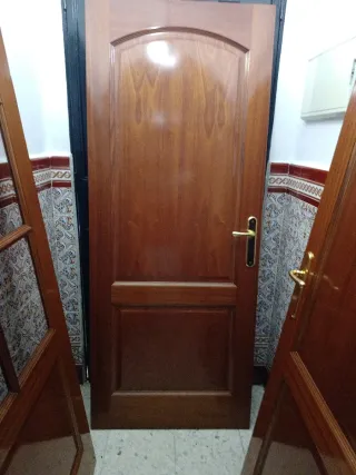 Puerta madera con cristal