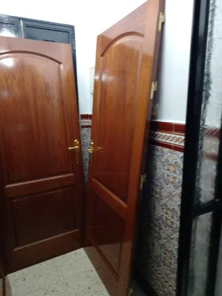 Puerta madera con cristal