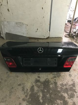 Portón Maletero Mercedes E W210 Negro