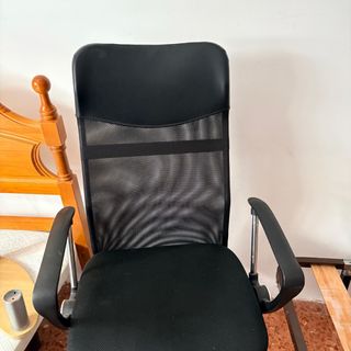 Silla de oficina ergonómica negra