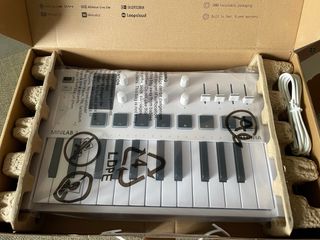 Arturia MiniLab 3 - Controlador MIDI