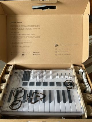 Arturia MiniLab 3 - Controlador MIDI