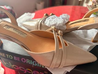 Zapatos de salón Blogger beige nuevos