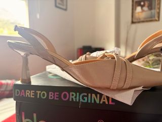 Zapatos de salón Blogger beige nuevos