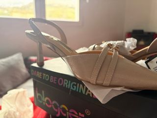 Zapatos de salón Blogger beige nuevos