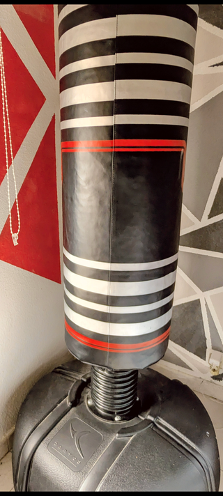 Saco de boxeo con base