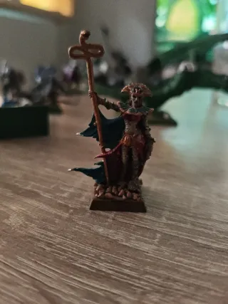 Figura warhammer metal Reyes Funerarios High Queen