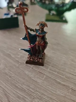 Figura warhammer metal Reyes Funerarios High Queen