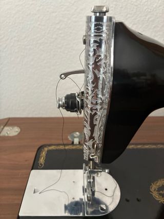 Máquina de coser Alfa antigua. en muy buen estado