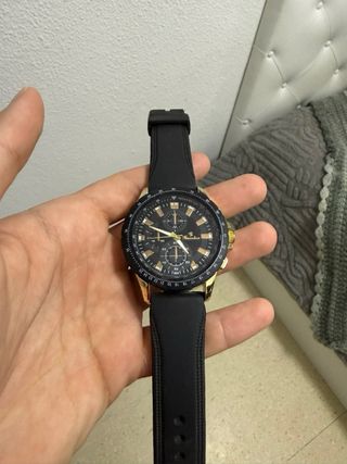 Reloj Negro y Dorado