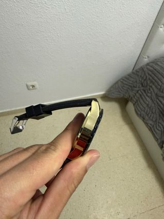 Reloj Negro y Dorado