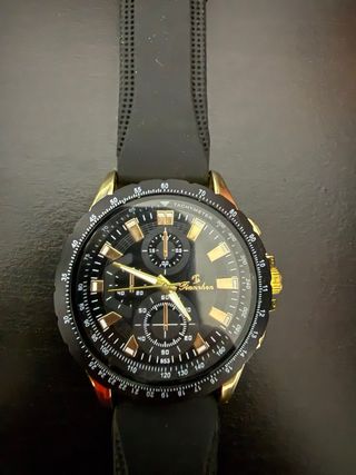 Reloj Negro y Dorado