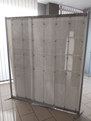 Soporte expositor anuncios inmobiliarios