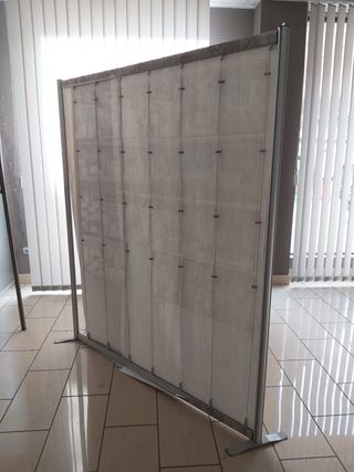 Soporte expositor anuncios inmobiliarios