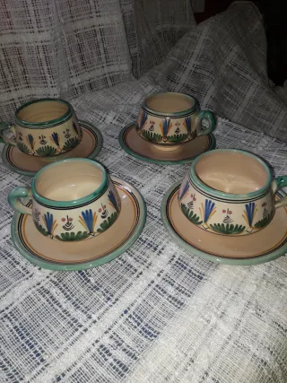 Jarrón antiguo de latón con grabados