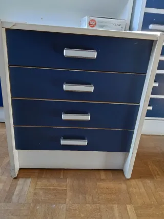 Cajonera azul y blanca