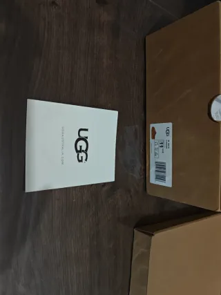 Zapatilla UGG marroni taglia 42 un po' piccola