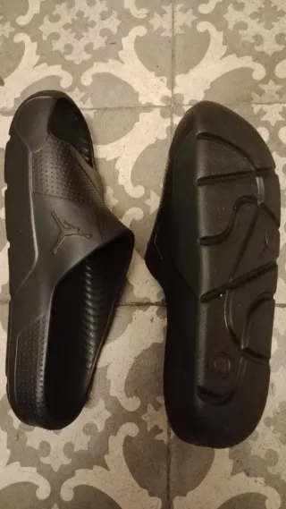 Sandalias Jordan Negras