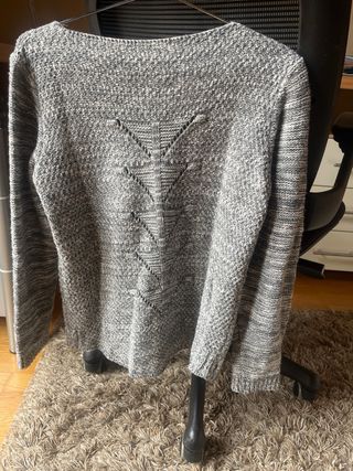 Jersey gris y blanco con bolsillo