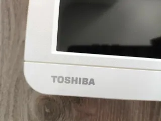 Televisor Toshiba Blanco 24" con DVD