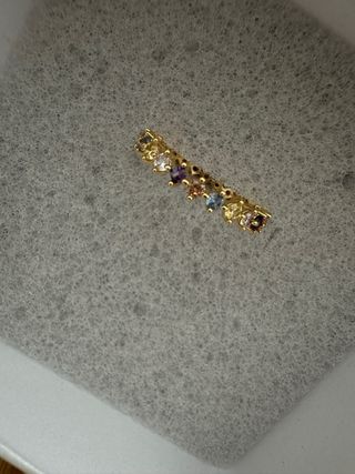 Anillo oro con piedras de colores