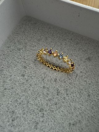 Anillo oro con piedras de colores