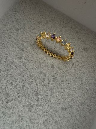 Anillo oro con piedras de colores