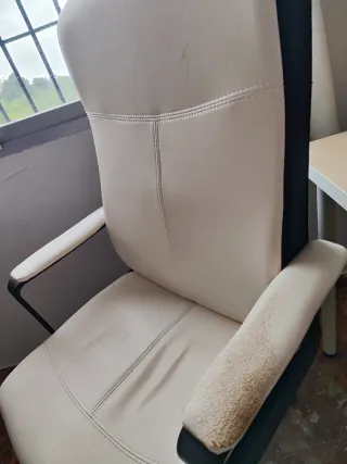 Silla de oficina blanca