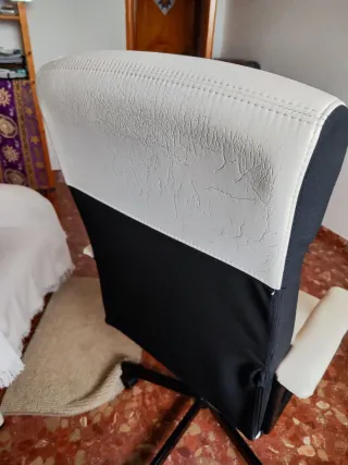 Silla de oficina blanca