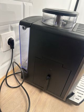 Cafetera Krups Quattro Force con molinillo