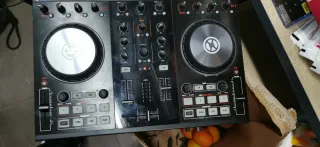 Controlador DJ Traktor Kontrol S2