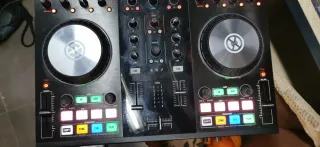 Controlador DJ Traktor Kontrol S2