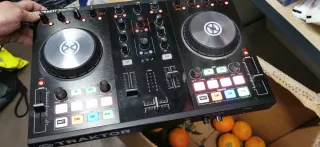Controlador DJ Traktor Kontrol S2