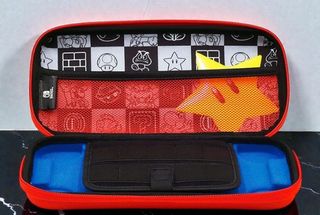 Custodia rigida Super Mario per Nintendo Switch