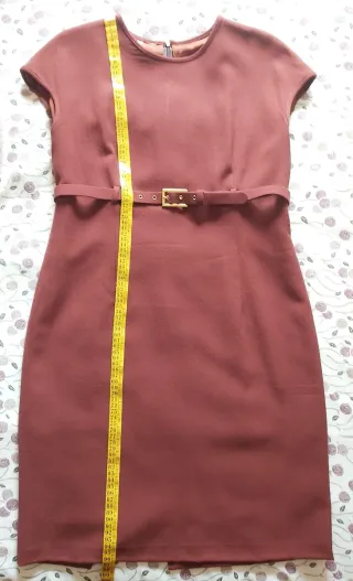 Vestido marrón rojizo con cinturón