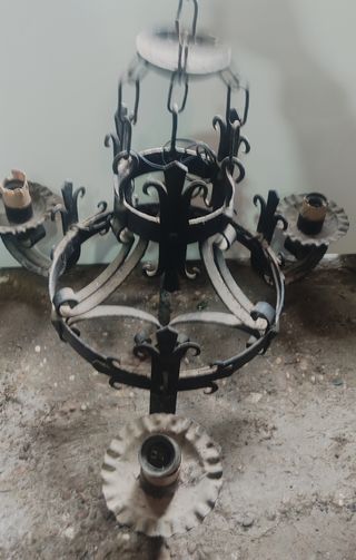 Lámpara de forja negra