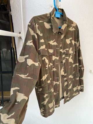 Chaqueta militar camuflaje